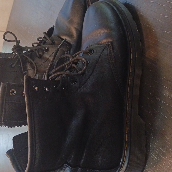Doc Martens, big kids size 5, eight hole - Picture 5 of 5